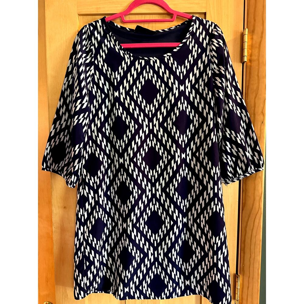 Peach Love Cream California, Navy Shift Dress, Size Small